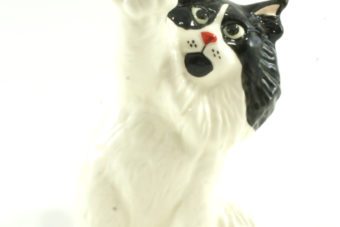 статуэтка-кошка-сибирская-черно-пегая