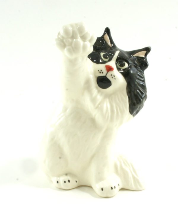 статуэтка-кошка-сибирская-черно-пегая
